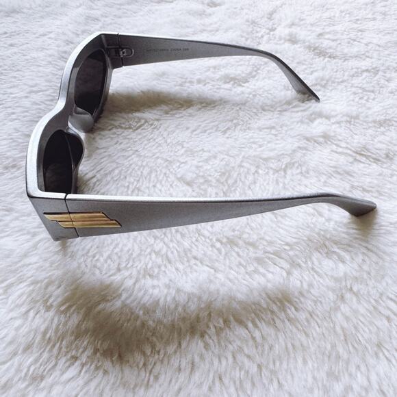 Faye Mirrored Silver Cat-Eye Sunglasses - Picture 9 of 14